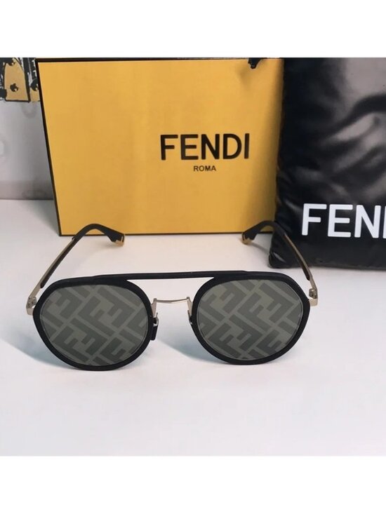 NEW  AUTHENTIC Fendi FE40040U 02C Pattern Pilot Sunglasses – Black / Grey main image 8